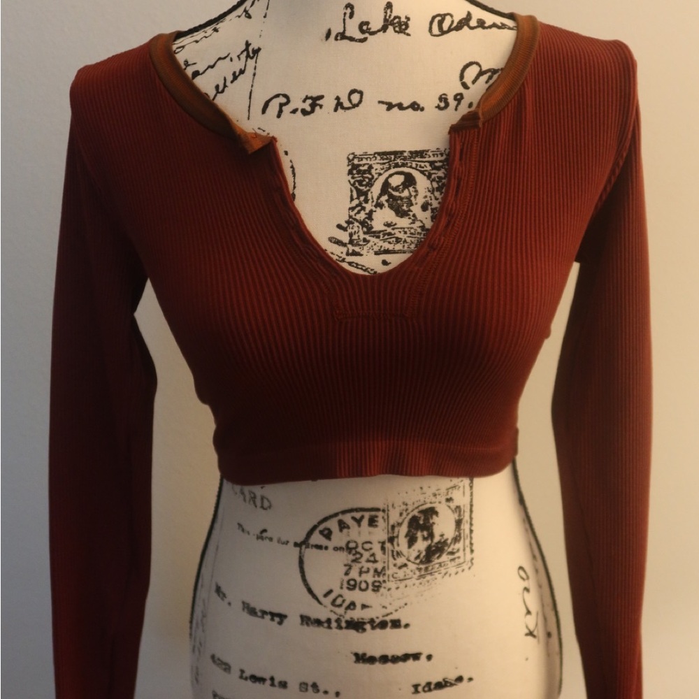 Tag still on! (This was a gift so they cut out the price)
Size M/L